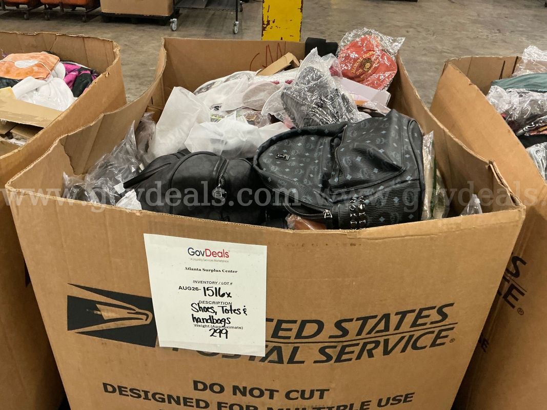 Apparel: Manually Sorted "Shoes, Handbags and Totes" (AUG26-1516X)