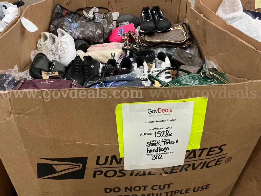 Apparel: Manually Sorted "Shoes, Handbags and Totes" (AUG26-1528X)