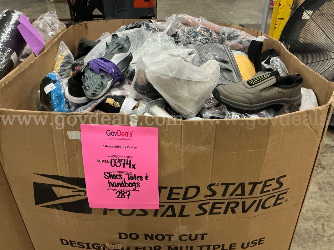 Apparel: Manually Sorted "Shoes, Handbags and Totes" (SEP26-0374X)