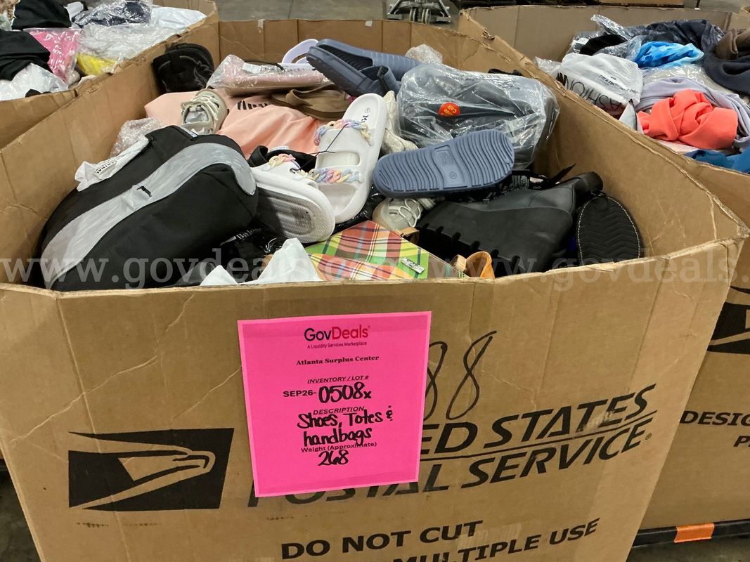 Apparel: Manually Sorted "Shoes, Handbags and Totes" (SEP26-0508X)