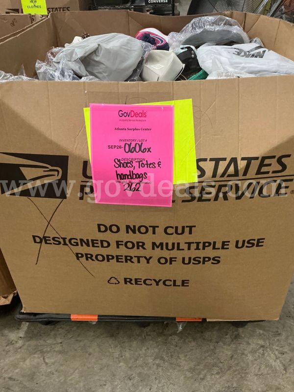Apparel: Manually Sorted "Shoes, Handbags and Totes" (SEP26-0606X)