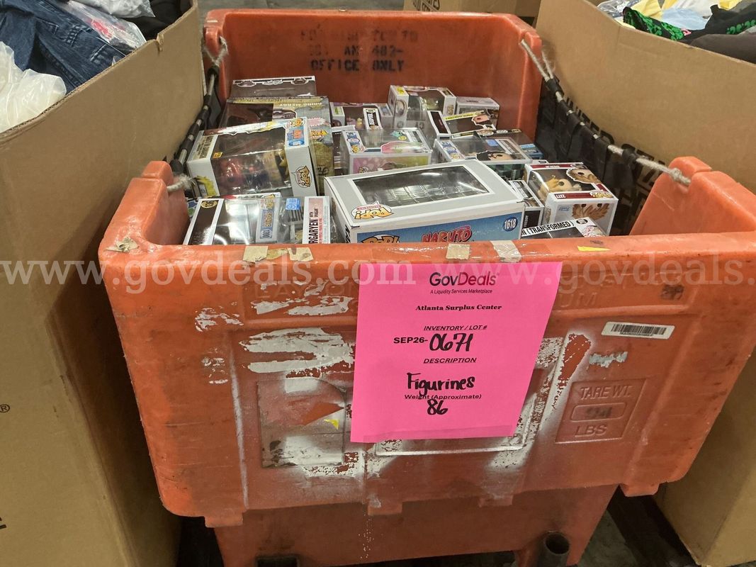 Collectibles: "Figurines" (SEP26-0671X)