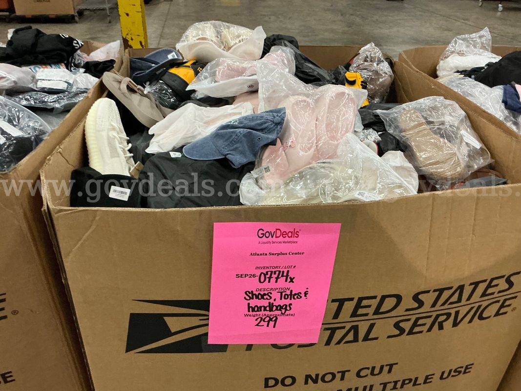 Apparel: Manually Sorted "Shoes, Handbags and Totes" (SEP26-0774X)
