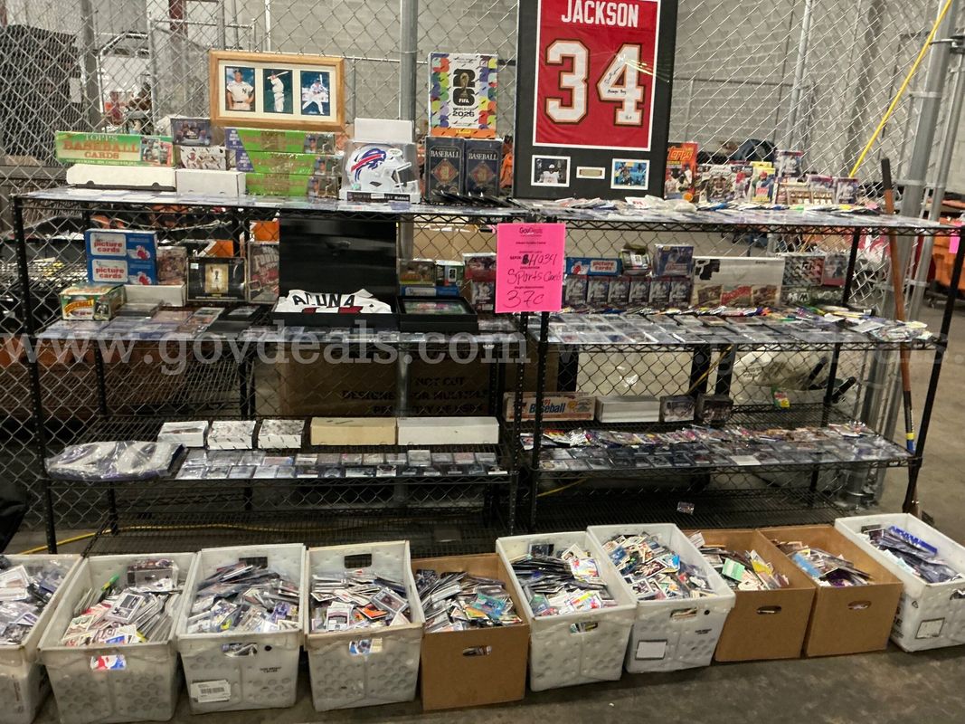 Collectible: Sport cards & Memorabilia (SEP26-H034)