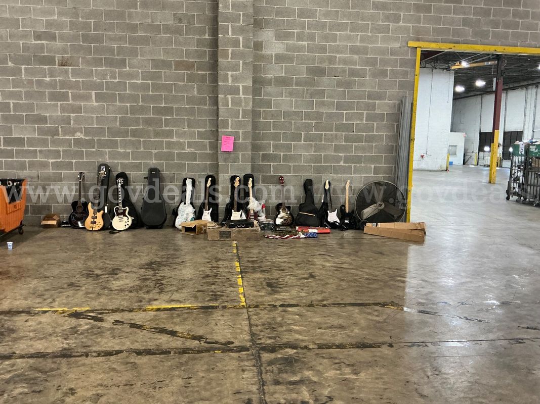 Collectibles: "Musical Instruments & Accessories (SEP26-H040)