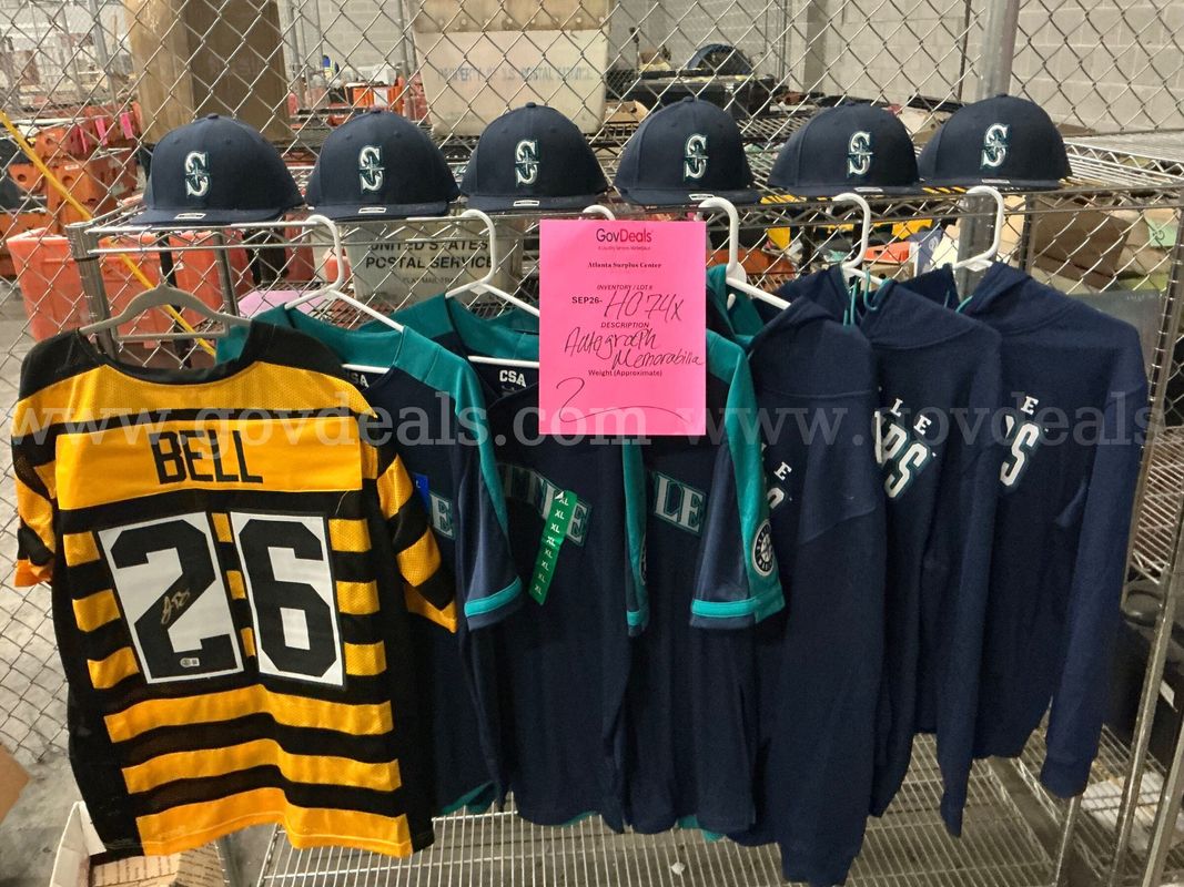Collectibles: "Autographed Memorabilia" (SEP26-H074X)