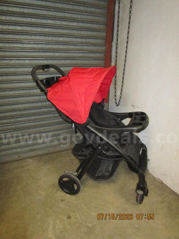 (1) USED, GOOD WORKING CONDITION, GRACO BLACK/RED STROLLER