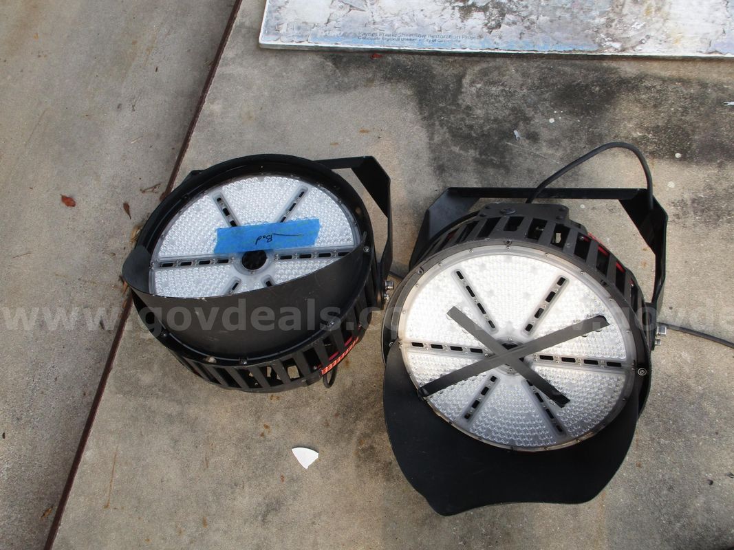 (2) USED RUGGEDGRADE LIGHTING STADIUMPRO SERIES SPORT LIGHTS; PARTS OR REPAIR