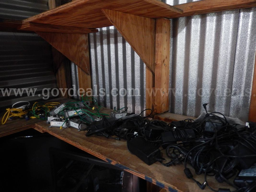 USED (13) ADAPTER TECH AC ADAPTER ATS050-A480, (13) L-COM GROUND DATA + POWER BT-CAT5-P1J, (6) CAT5E PATCH CABLES
