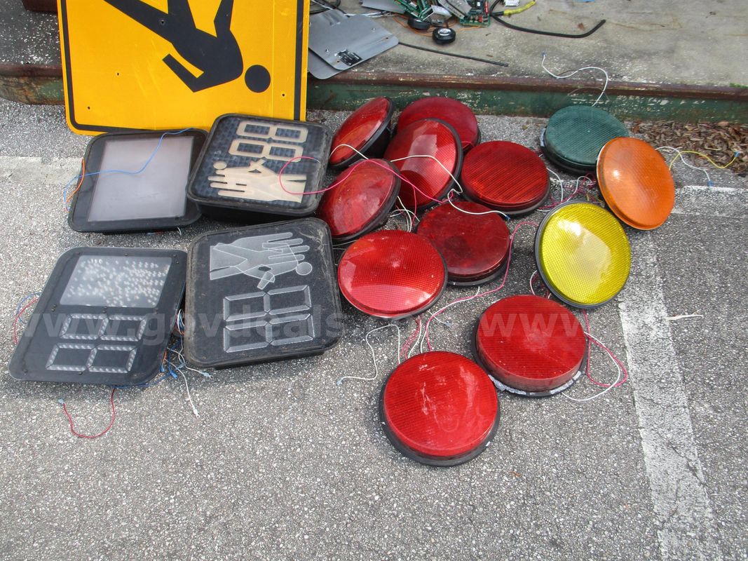 (16) USED TRAFFIC LIGHTS AND SIGNALS