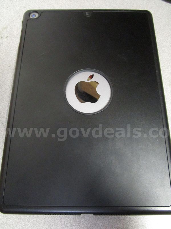 (1) USED APPLE iPAD 5TH GEN 32GBM WiFi W/ KEYBOARD