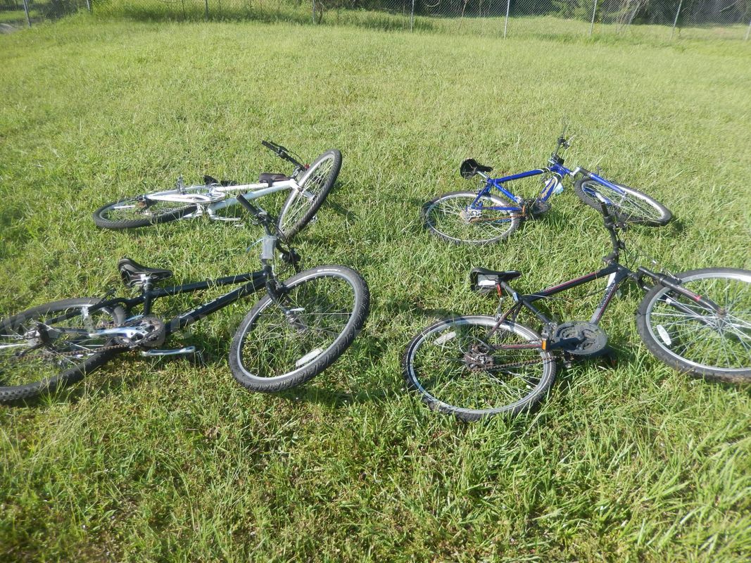 USED (1) ROADMASTER BIKE, (1) TREK BIKE, (1) CANNONDALE 400 BIKE, (1) ROADMASTER GRANITE PEAK BIKE