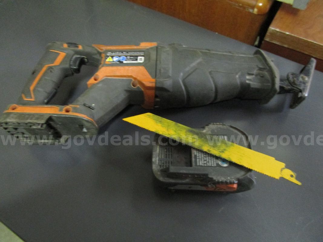 (1) USED RIDGID 18V BRUSHLESS CORDLESS RECPROCATING SAW BARE TOOL W/ 8" BLADE & BATTERY