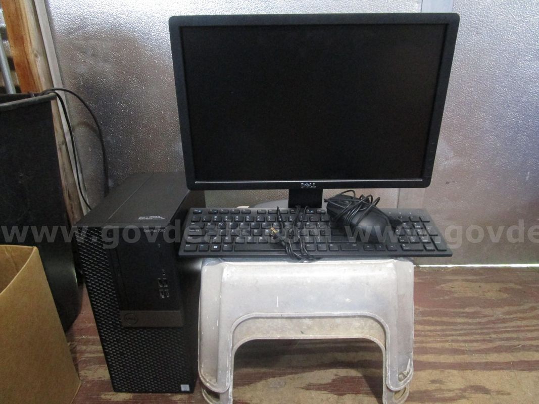 USED DELL COMPUTER SET: (1) DELL OPTIPLEX 7070; (1) 19" DELL MONITOR; (1) DELL KEYBOARD; (1) DELL MOUSE