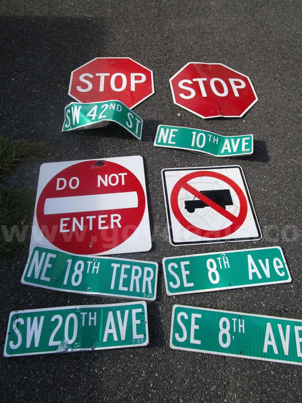 BATCH OF (10) USED ROAD SIGNS