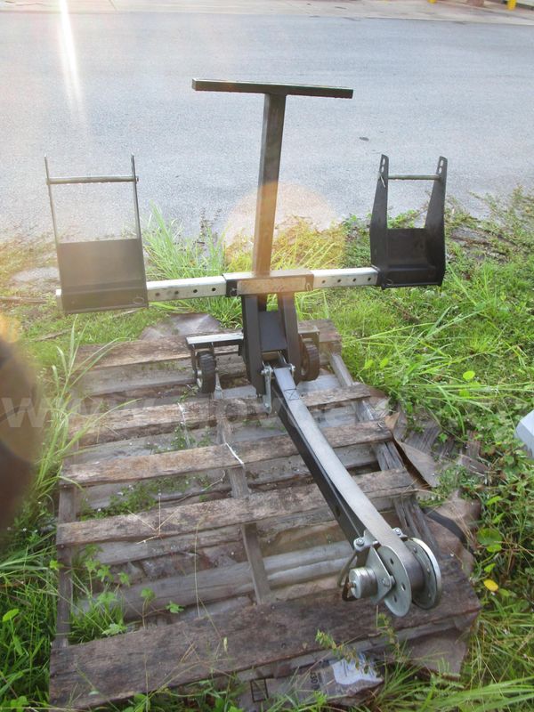 (1) USED LAWNMOWER JACK