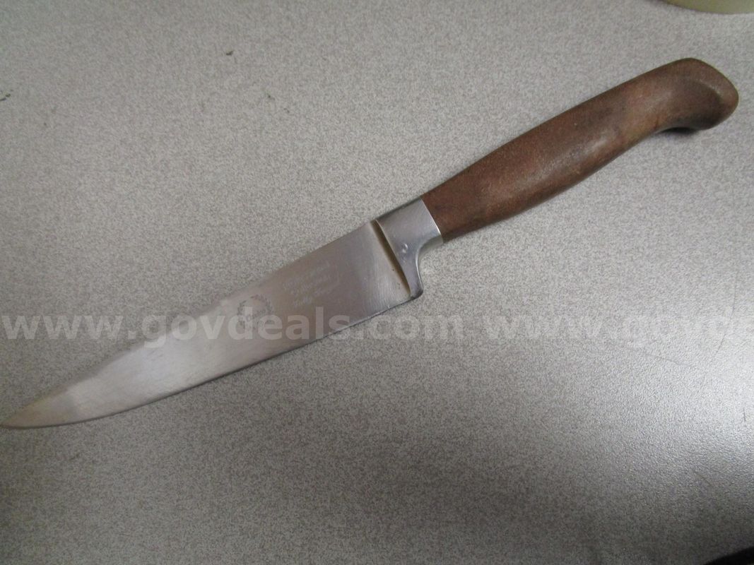 (1) USED CARIOS WOOD HANDLE KITCHEN KNIFE