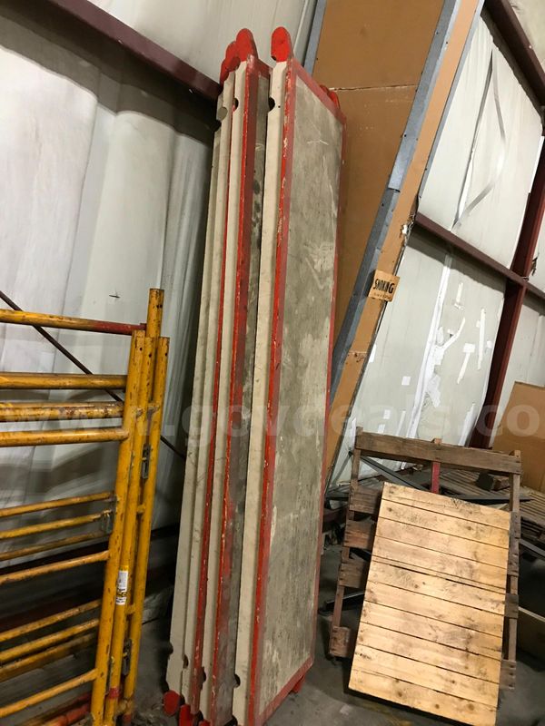 LOT OF SCAFFOLDING ON ONE PALLET.