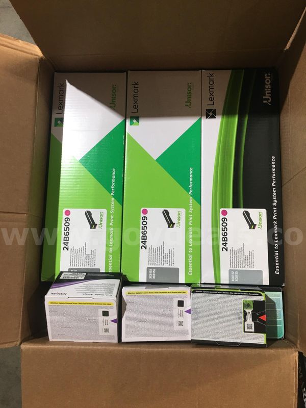 LOT OF TONER ON 1 PALLET