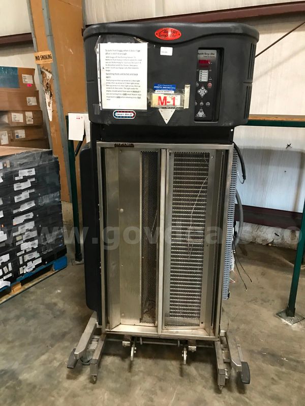 CR III DOCKINGSTATION AND CONVECT-RITE III CART. MEAL DELIVERY SYSTEM.