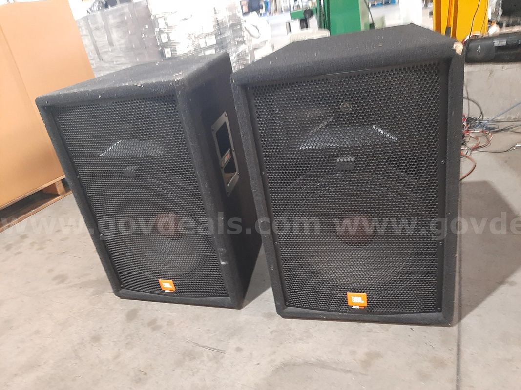 2 JBL MONITOR SPEAKERS