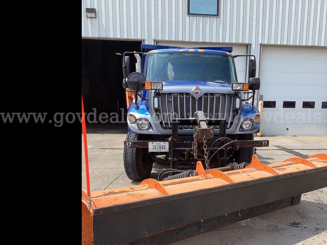 2016 International 7300Dump Truck w/ Snow Removal Equipment