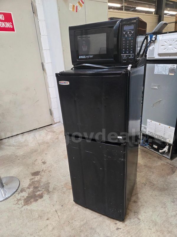 Lot of (40) Microwave/Refrigerator combos
