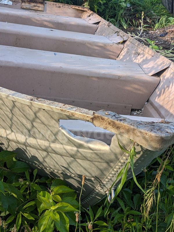 Polar Kraft 1460 4 person row boat with 2 oars