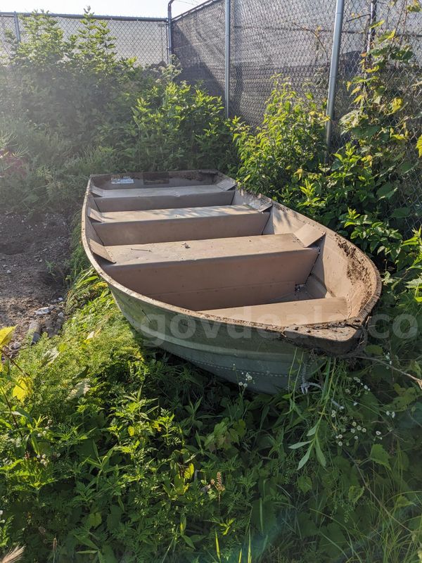 Polar Kraft 1460 4 person row boat with 2 oars - Brown interior