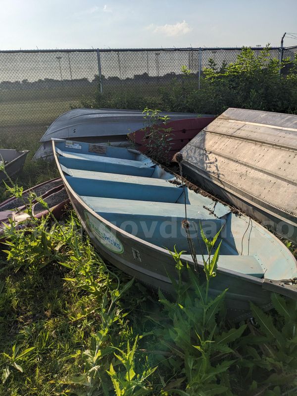 Polar Kraft 1460 4 person row boat with 2 oars