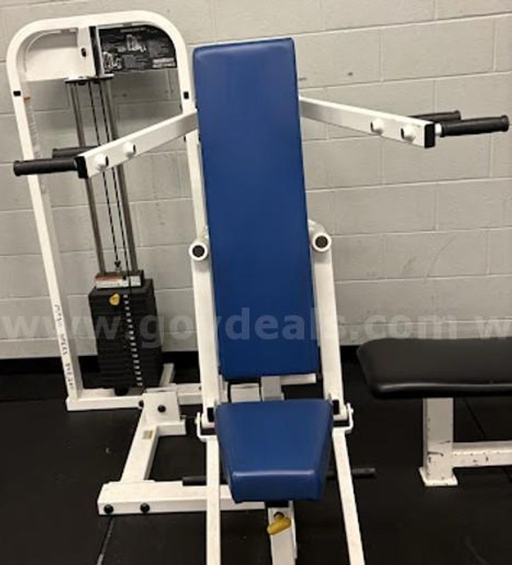 Lot 14 Paramount Select Fitness Chest/Shoulder Press Machine