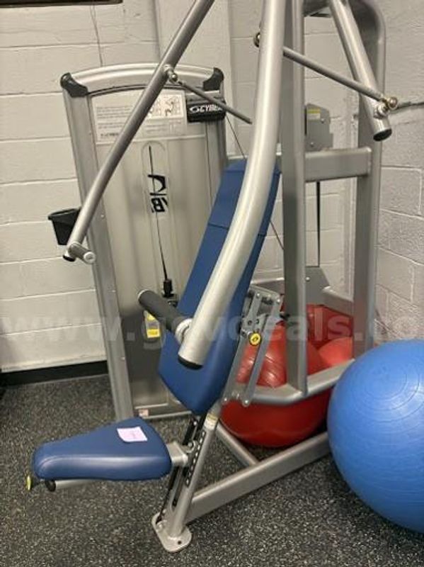 Lot 17 Cybex Commercial Selectorized Chest Press Machine