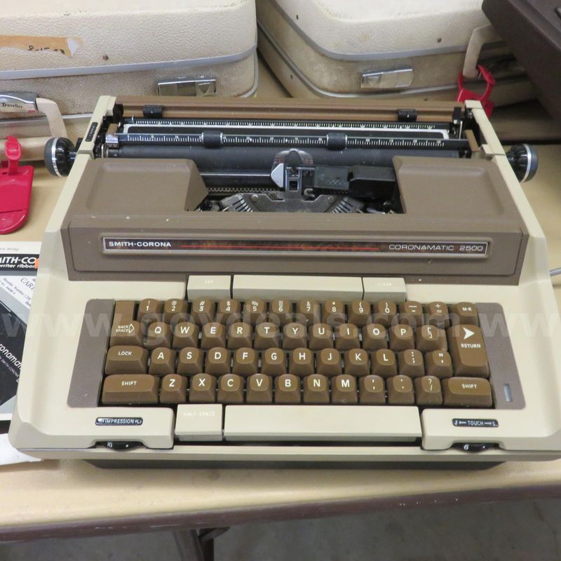 Smith Corona Coronamatic 2500 Electric Typewriter with case
