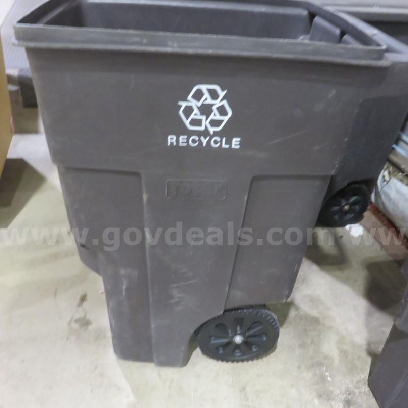 Toter Incorp. Recycling Bins with wheels with some lids - Lot of 25
