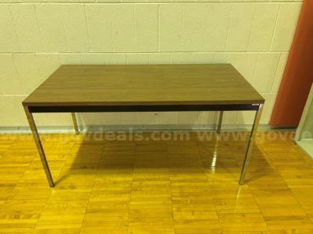 Metal framed table with laminate top