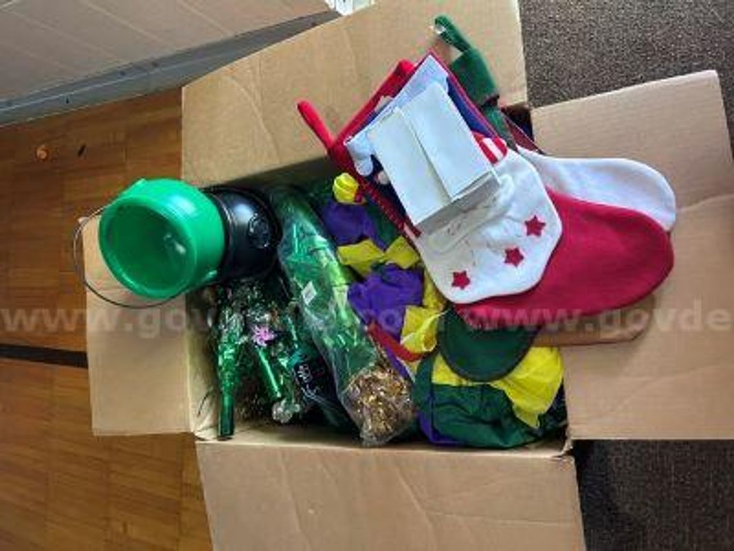 Miscellaneous holiday decorations