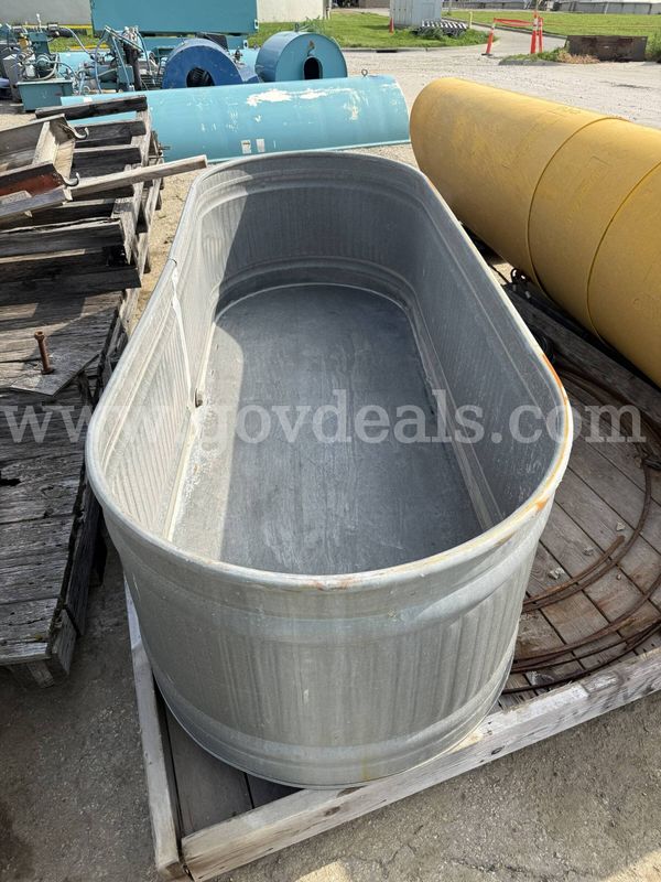 Behlen Country Round Tank 3x2x8