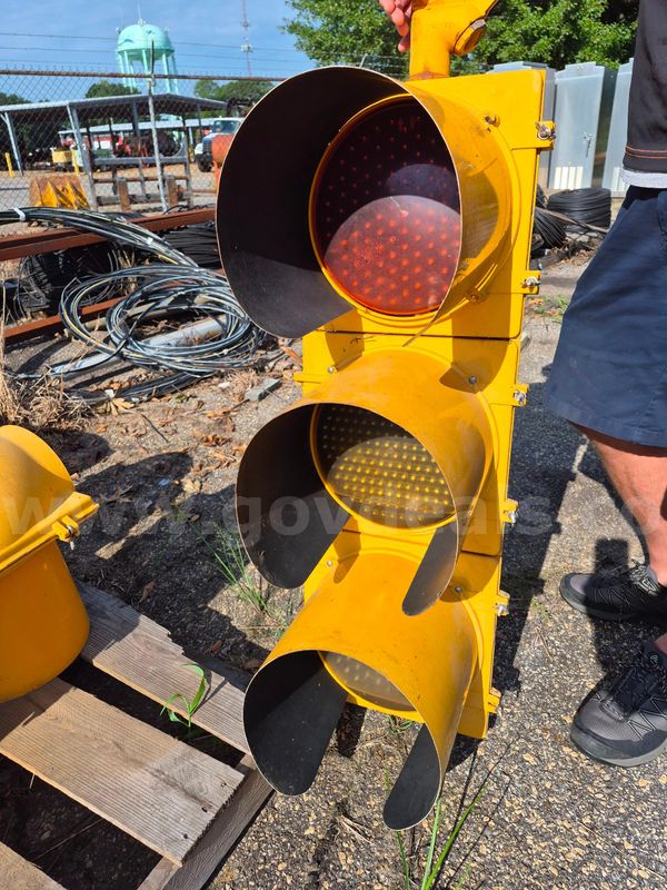 Traffic Signal Lights 12"-(group of 4) Lot #2