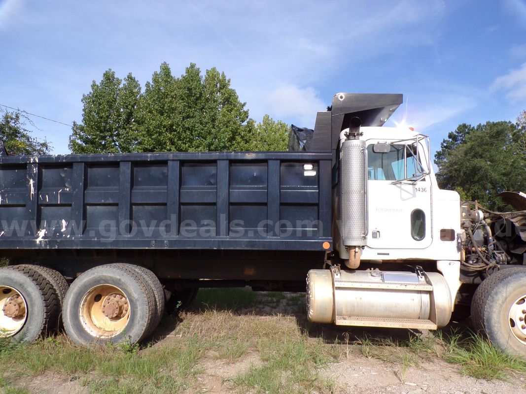 Peterbilt 357 w/a 2004 dump body Galion 16-SEAP-14