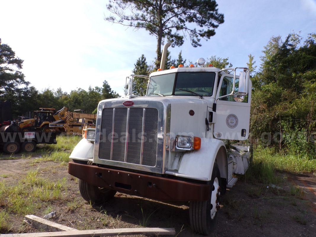 Peterbilt 365 Semi