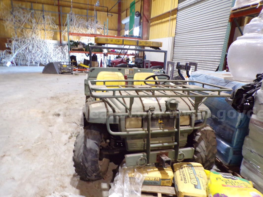John Deere Gator