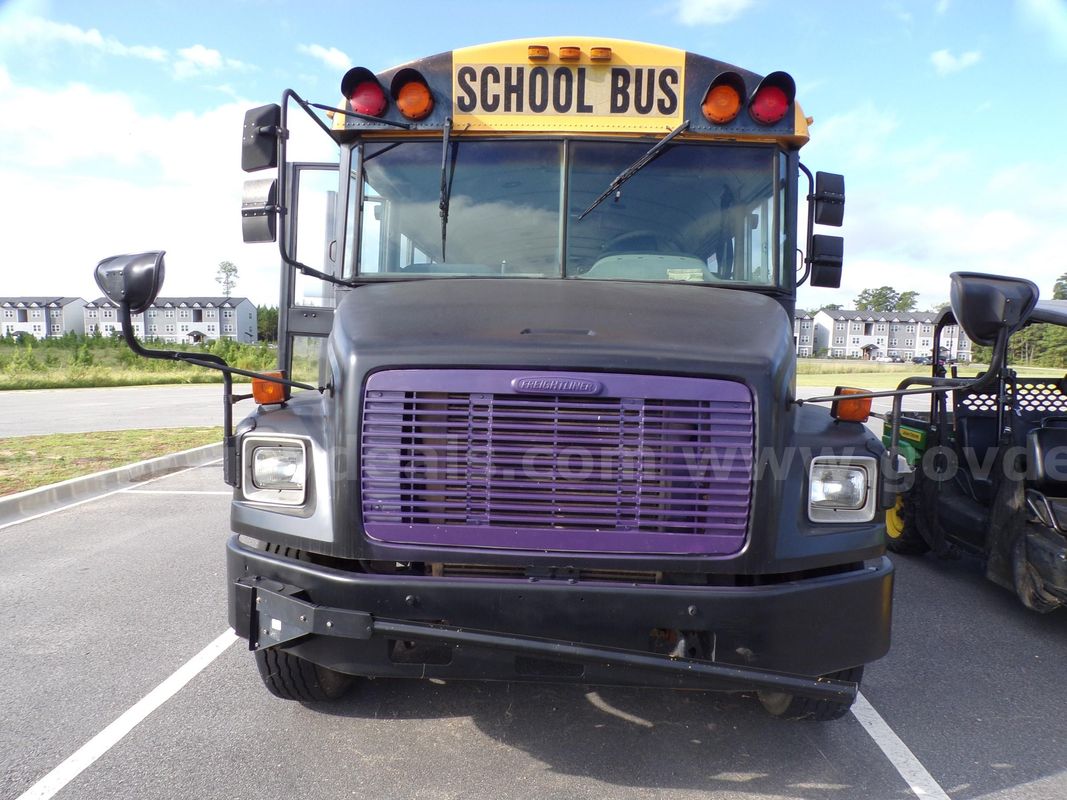 2004 Freightliner FS65