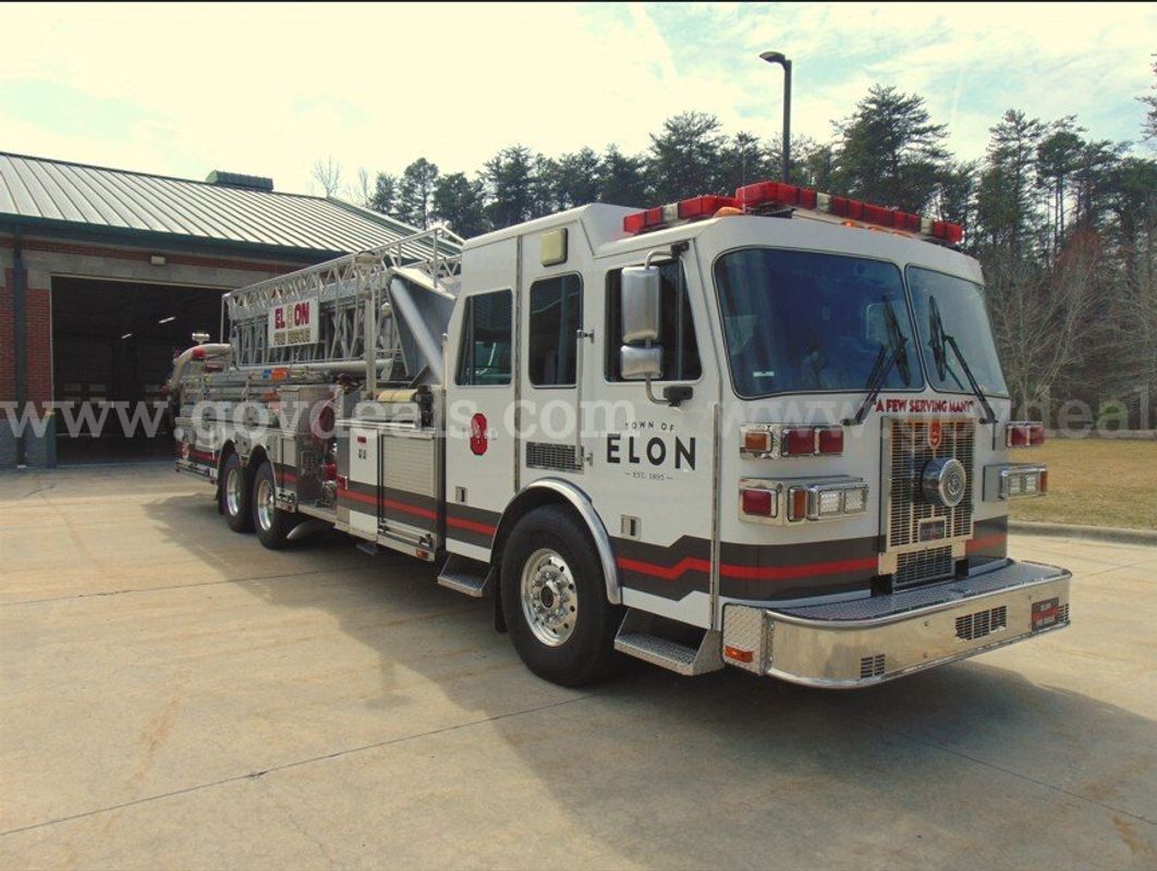 2006 Sutphen SP95 Ladder Truck