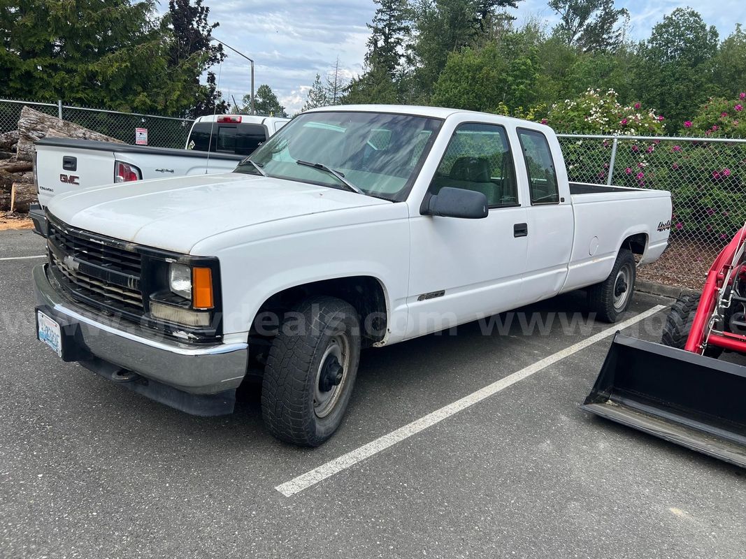 1998 Chevrolet 1/2 ton extra cab pickup 4x4