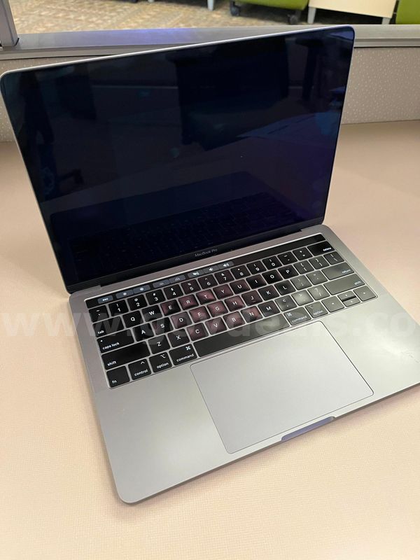 MacBook Pro 13" 2020, four Thunderbolt 3 ports, 512GB 16G RAM, battery issues; runs hot