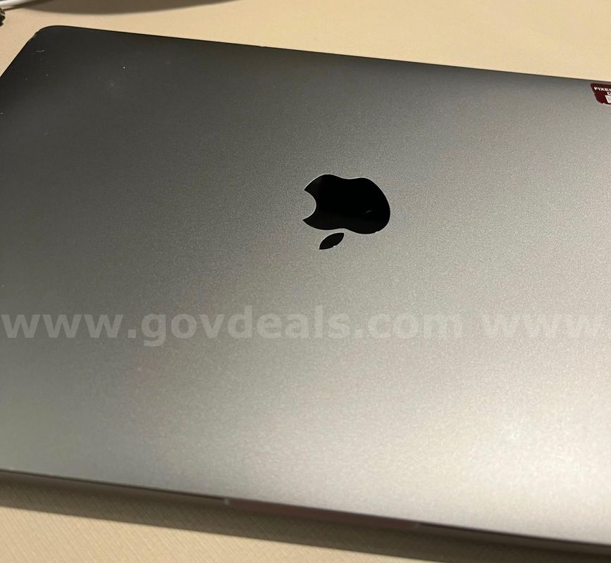 MacBook Pro 13", M1, 2020 512GB 16 GB, cracked screen in upper right corner