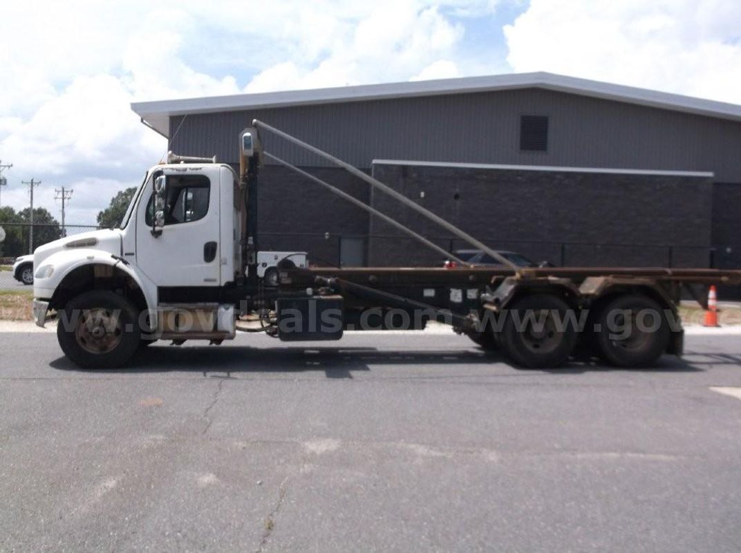 2005 Freightliner M2-106 Rolloff Garbage Truck