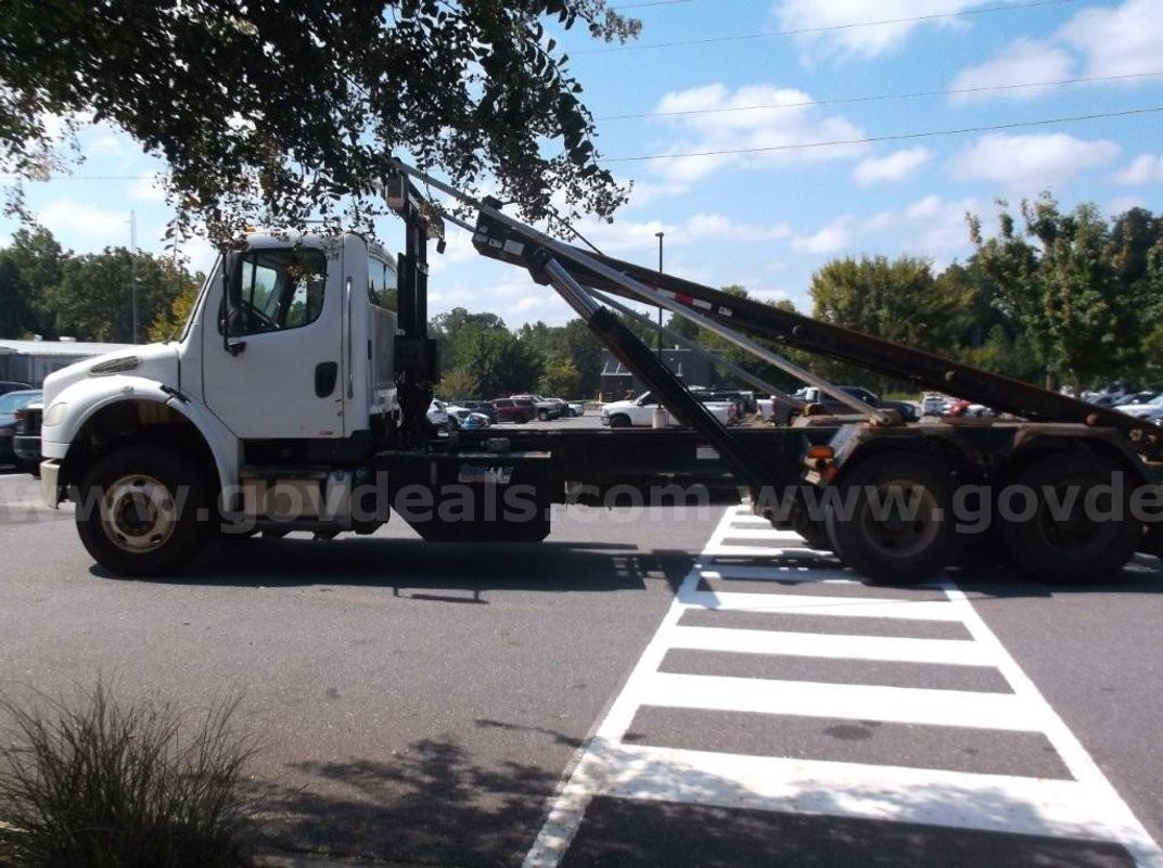 2012 Freightliner M2 106