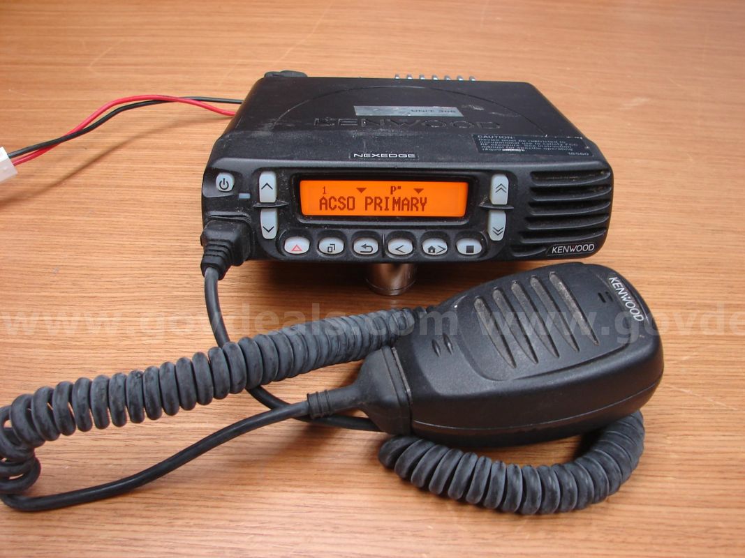 Kenwood NX-700 H-K UHF Radio with KMC-35 Mic.