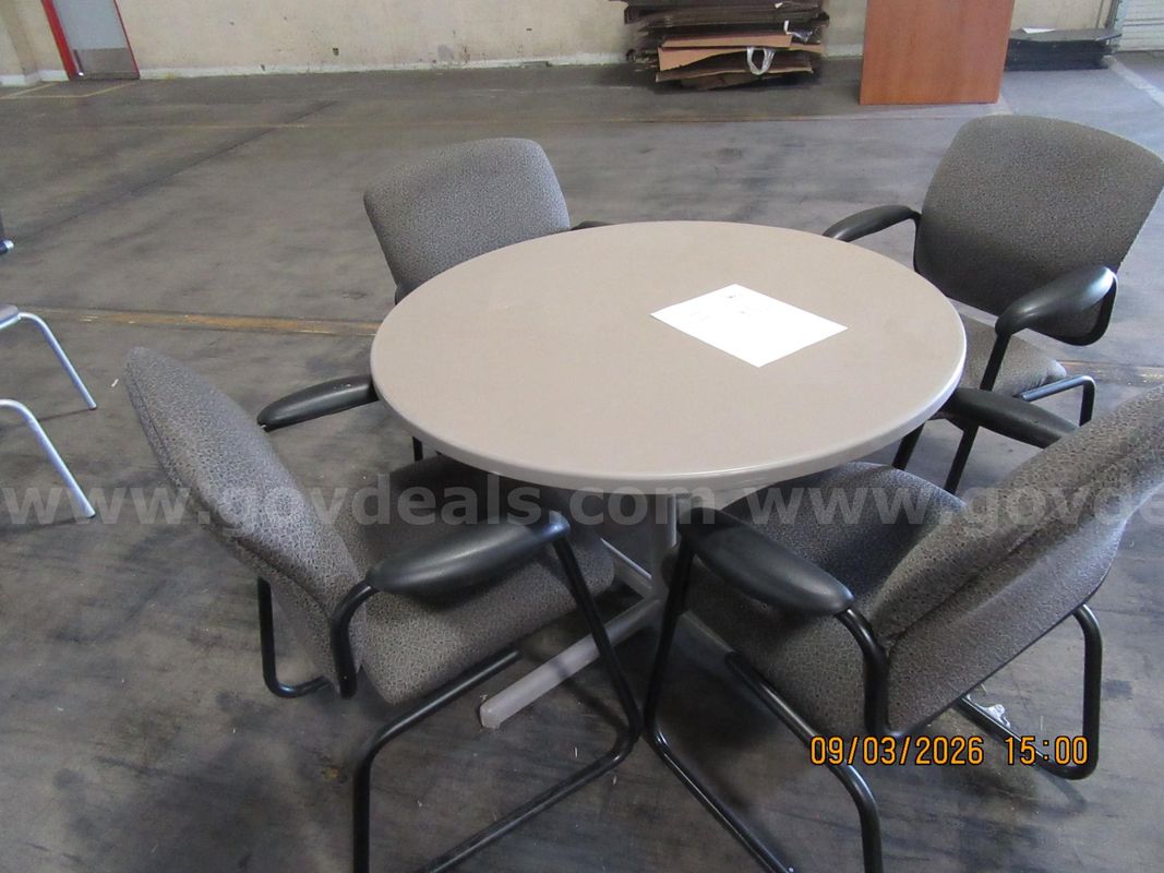 Lot of 4 chairs and table